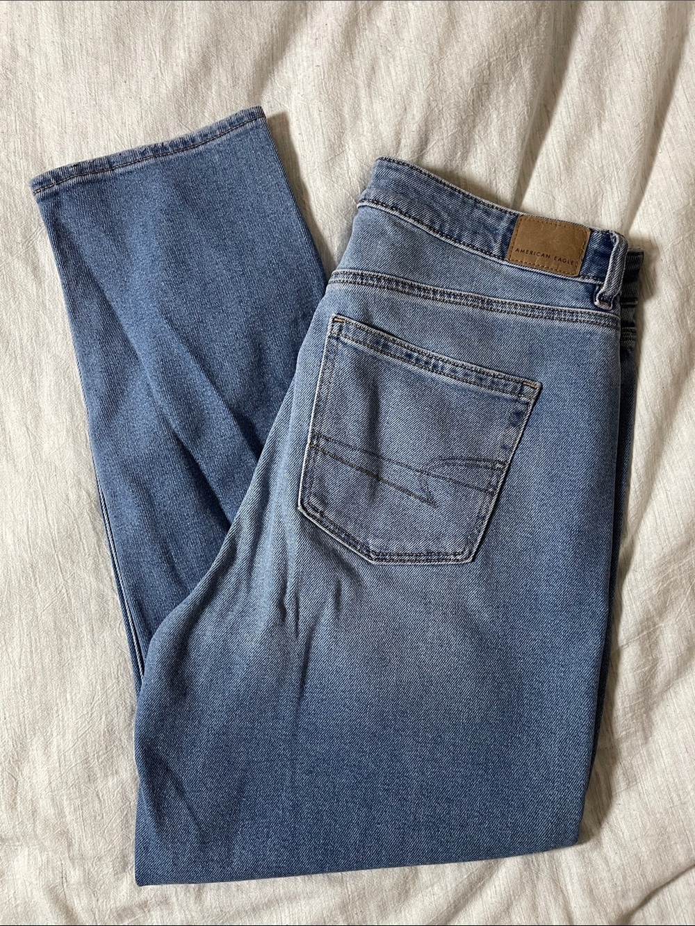American Eagle Outfitters Women’s MOM JEAN - Picture 1 of 6